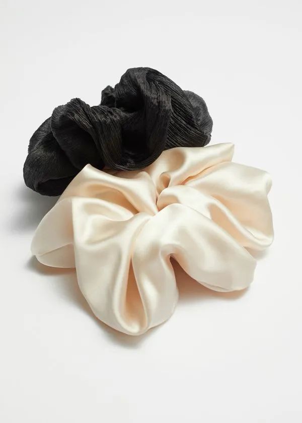 and Other Stories Duo ExtraLarge Satin Finish Scrunchie Set Blackandwhite Women Hair Accessories and Other Stories Duo ExtraLarge Satin Finish Scrunchie Set Blackandwhite Women Hair Accessories