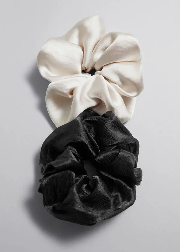 and Other Stories Duo ExtraLarge Satin Finish Scrunchie Set Creamandblack Women Hair Accessories and Other Stories Duo ExtraLarge Satin Finish Scrunchie Set Creamandblack Women Hair Accessories