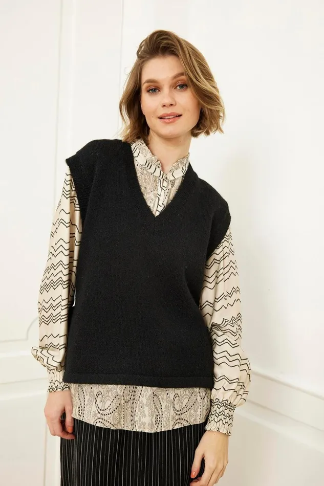 IN FRONT CARDIGANS KNITS Women ODILE KNIT VEST 16021 999 Black 999