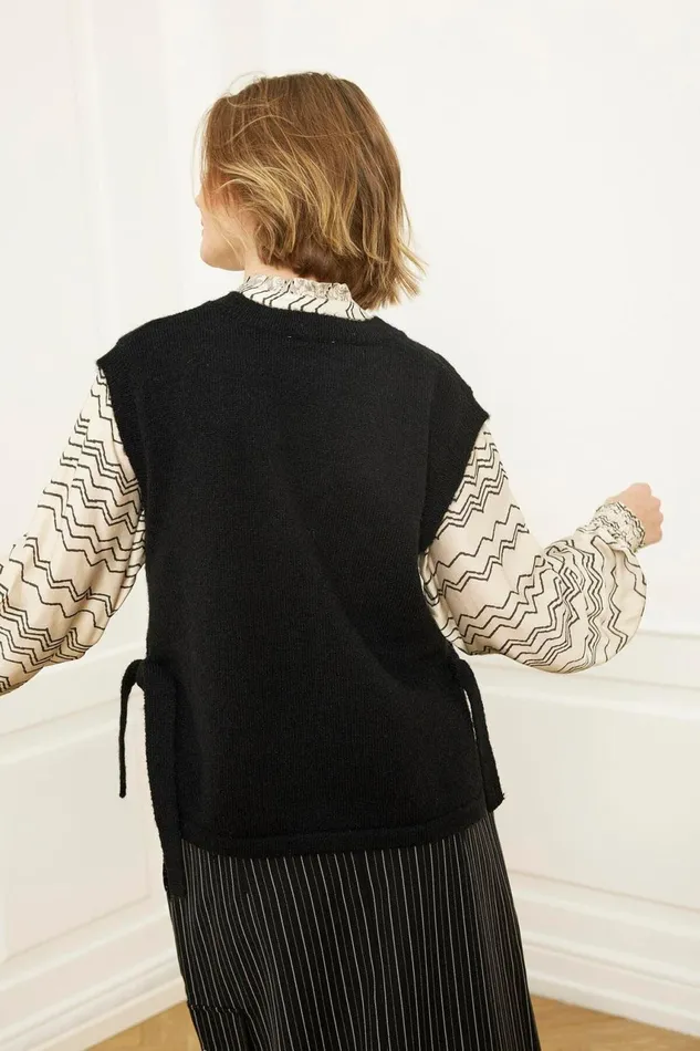 IN FRONT CARDIGANS KNITS Women ODILE KNIT VEST 16021 999 Black 999