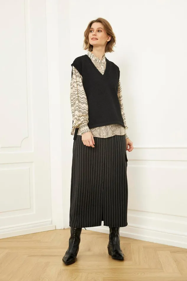 IN FRONT CARDIGANS KNITS Women ODILE KNIT VEST 16021 999 Black 999