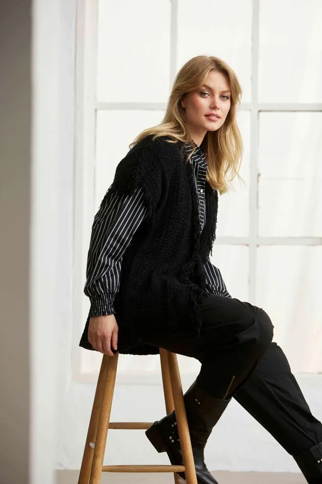 IN FRONT CARDIGANS KNITS Women POPPY VEST 16303 999 Black 999