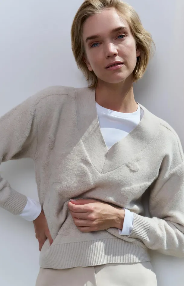 Knitted Sweater With Vneck And Textured Pattern Pumice Stone Beige Women YAYA Sweaters Knitted Sweater With Vneck And Textured Pattern Pumice Stone Beige Women YAYA Sweaters