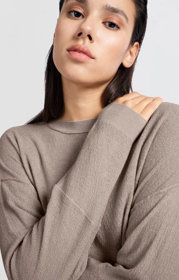Light Brown Sweater With Round Neck And Subtle Seams Feather Grey Women YAYA Sweaters Light Brown Sweater With Round Neck And Subtle Seams Feather Grey Women YAYA Sweaters
