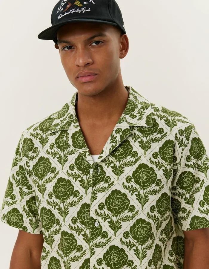 Men Les Deux ShirtsOvershirts Lesley Flower Tile AOP SS Shirt 8211 Vintage GreenIvory