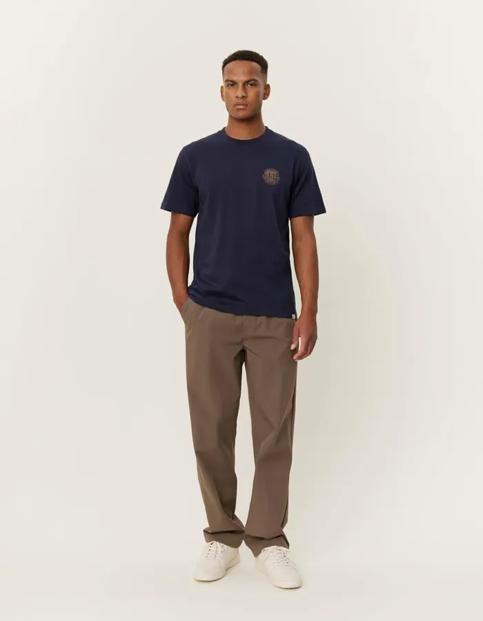 Men Les Deux Tshirts Globe TShirt 8211 Dark NavyTobacco Brown