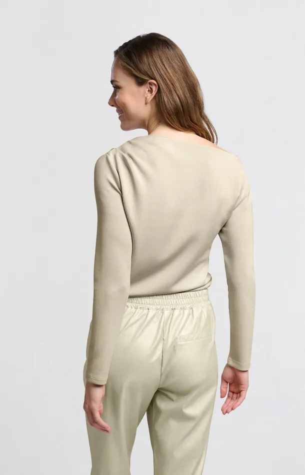 Metallic Faux Leather Pants With Wide Legs And Regular Fit Metallic Gold Women YAYA Trousers Metallic Faux Leather Pants With Wide Legs And Regular Fit Metallic Gold Women YAYA Trousers