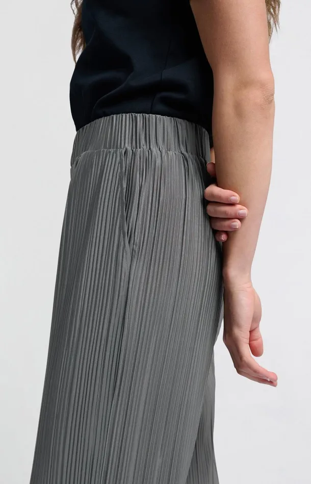 Pleated Trousers With Elastic Waistband And Wide Legs Dark Metal Grey Women YAYA Trousers Pleated Trousers With Elastic Waistband And Wide Legs Dark Metal Grey Women YAYA Trousers