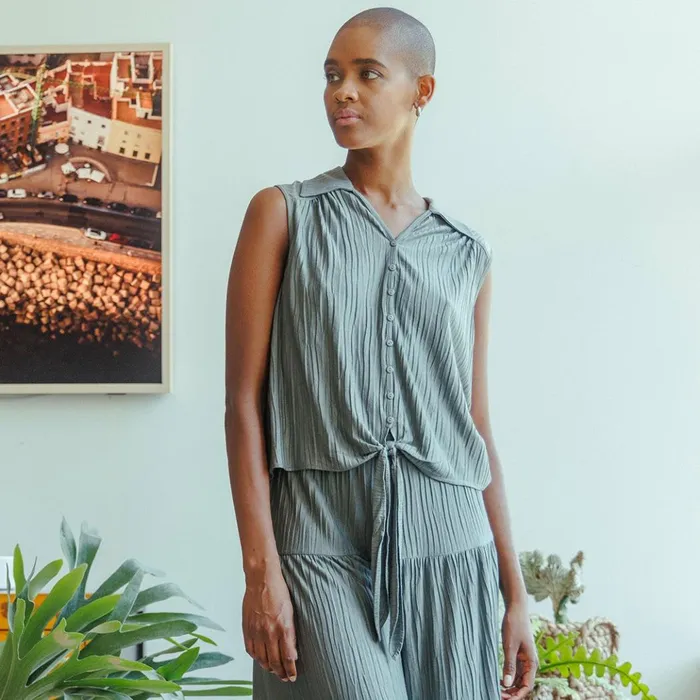 Soft Pleat Knit 8211 Sleeveless Button Down Tie Hem Top 8211 Olive 8211 Final Sale Women Clara Sunwoo Tops Tunics Soft Pleat Knit 8211 Sleeveless Button Down Tie Hem Top 8211 Olive 8211 Final Sale Women Clara Sunwoo Tops Tunics