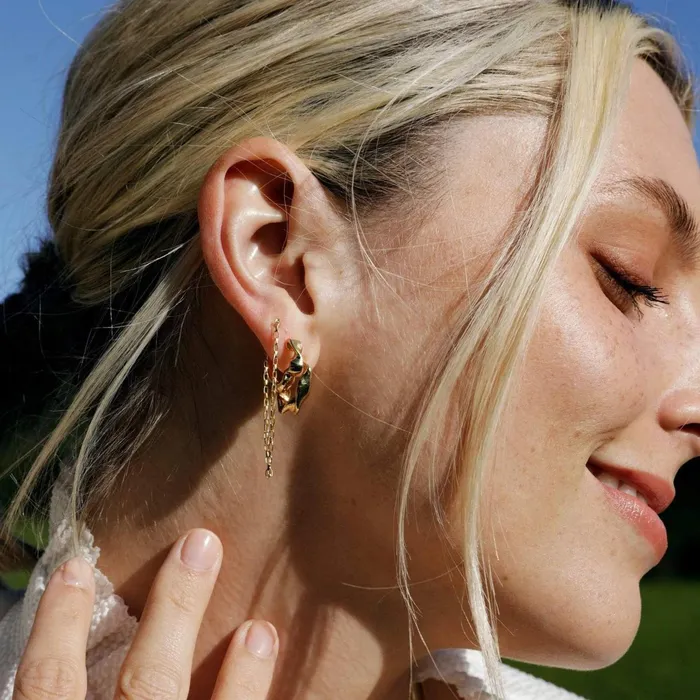 Women Este Lalonde Earrings Daisy London Jewellery Este Lalonde Flow Huggie Hoops 18ct Gold Plate