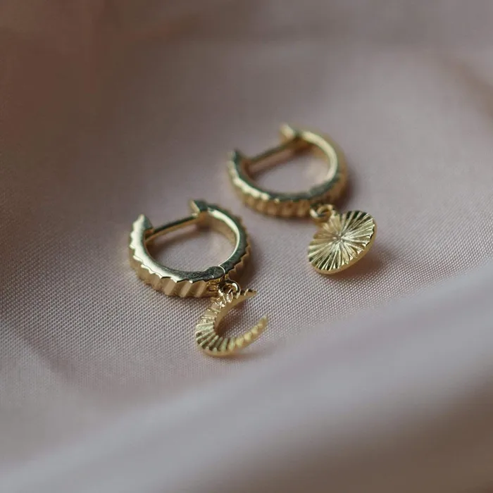 Women Este X Daisy Goddess Daisy London Jewellery Este Lalonde Luna Huggie Charm Earrings 18Ct Gold Plate