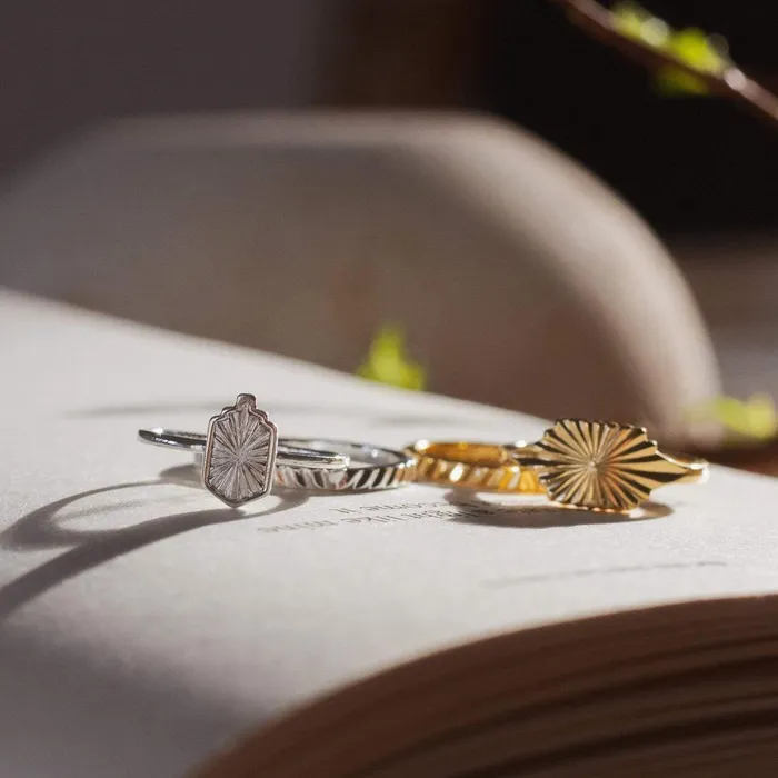 Women Este X Daisy Original Daisy London Jewellery Este Lalonde Mini Sunburst Shield Ring Sterling Silver