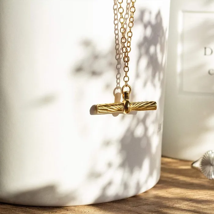 Women Este X Daisy Original Daisy London Jewellery Este Lalonde T Bar Necklace 18Ct Gold Plate