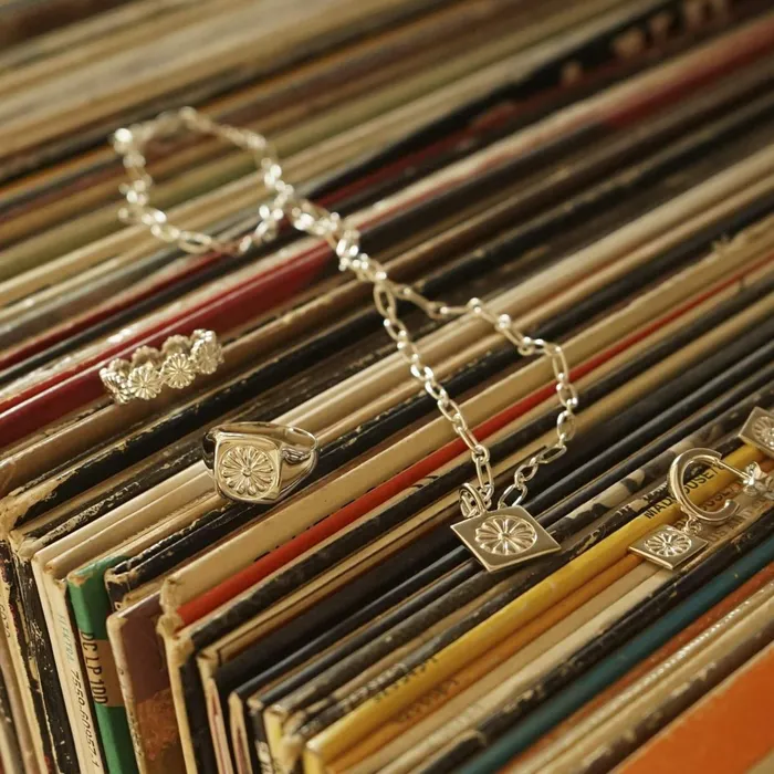 Women Flower Necklaces Daisy London Jewellery Daisy Bloom Medallion Necklace Sterling Silver