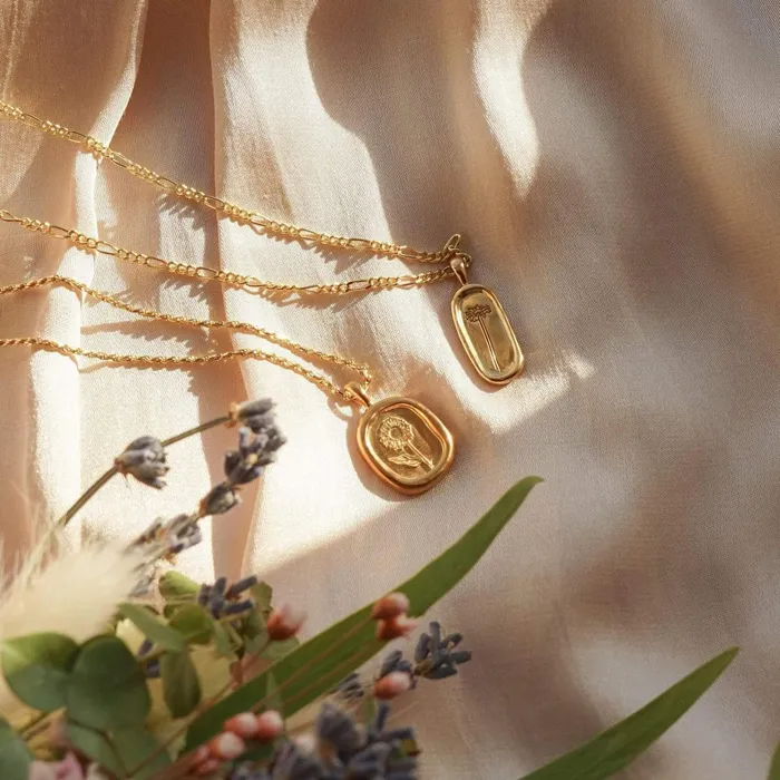 Women Flower Necklaces Daisy London Jewellery Daisy Flower Necklace 18Ct Gold Plate