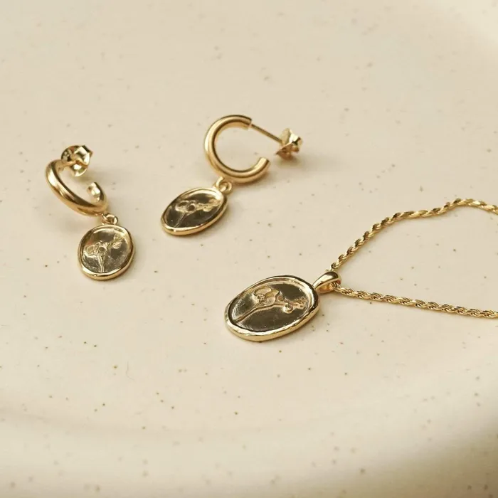 Women Flower Necklaces Daisy London Jewellery Orchid Flower Necklace 18Ct Gold Plate