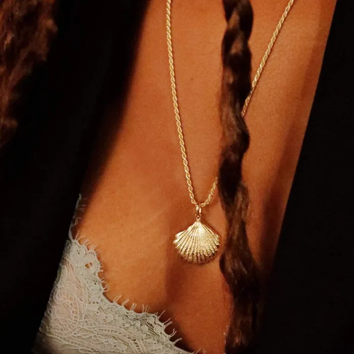 Women Pendant Necklaces Daisy London Jewellery Isla Large Shell Necklace 18Ct Gold Plate