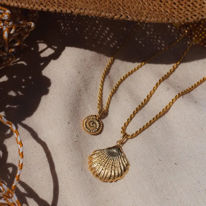 Women Pendant Necklaces Daisy London Jewellery Isla Sundial Shell Necklace 18Ct Gold Plate