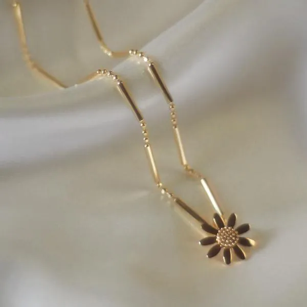 Women Pendant Necklaces Daisy London Jewellery Marguerite Daisy Necklace 18ct Gold Plate