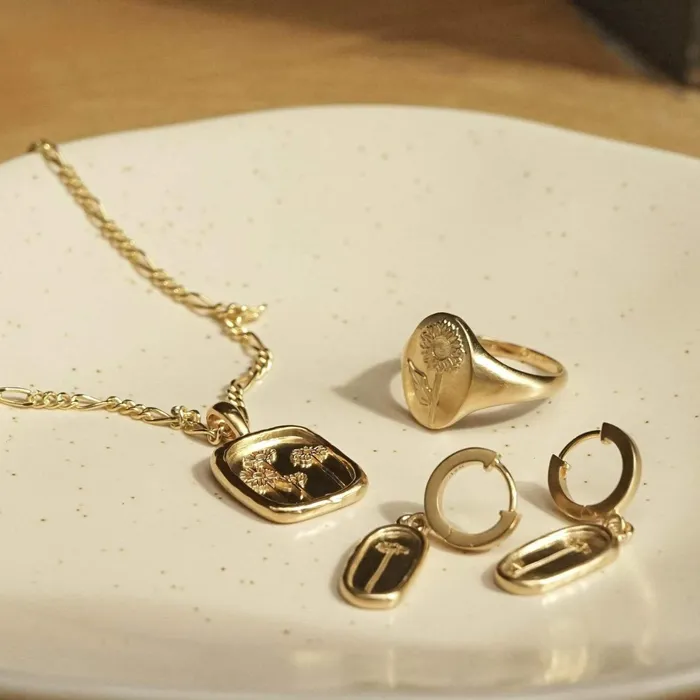 Women Pendant Necklaces Daisy London Jewellery Wild Daisies Flower Necklace 18Ct Gold Plate