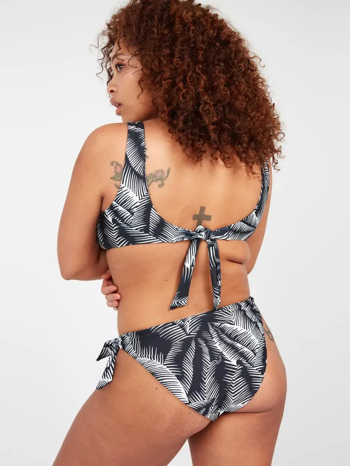Womens EcoTrue Swim Volcom Stay Or Leaf Scoop Plus Size Bikini Top 8211 Black