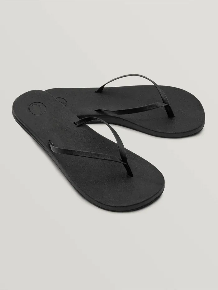Womens Sandals Volcom ECliner Prayer Sandal 8211 Black Out